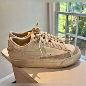 *NIKE* WHITE BLAZER LOW PLATFORM SNEAKERS- WOMENS SIZE 6.5